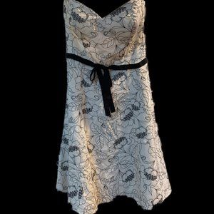 WHITE HOUSE BLACK MARKET STRAPLESS WHITE DRESS NWT